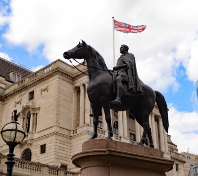 london statue 1.jpg